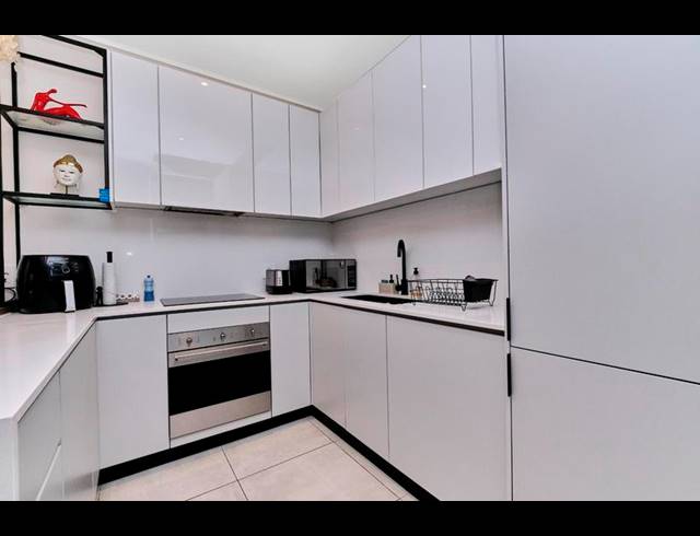 2 BEDROOM PROPERTY TO RENT IN HYDE PARK